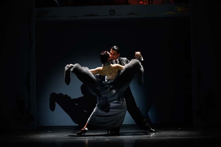 Tango Show at Café de los Angelitos - The 1920-to-Piazzolla storyline: what’s actually on stage