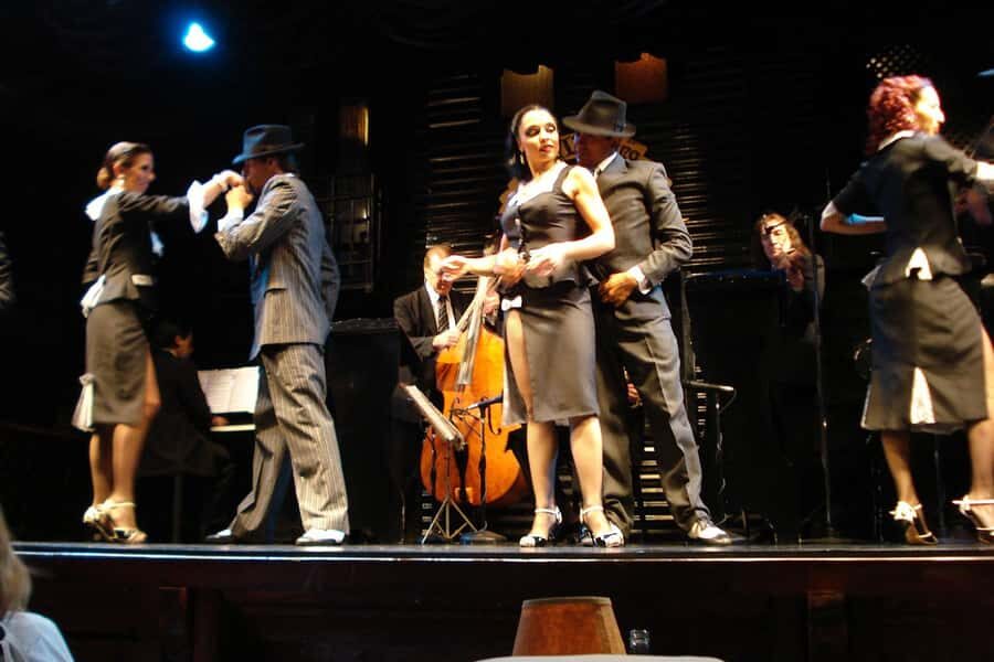 Tango show in La Ventana with optional Dinner - Two orchestras, one stage: Juan D’Arienzo’s sound and a sextet backbone