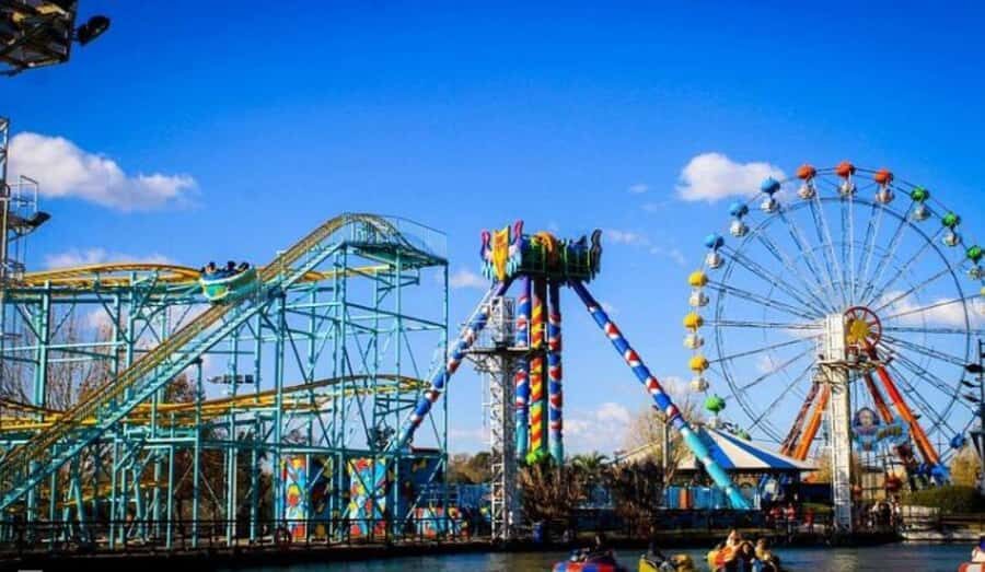 Tigre: Parque de la Costa Ticket & Transfers - Round the World and the Tigre views