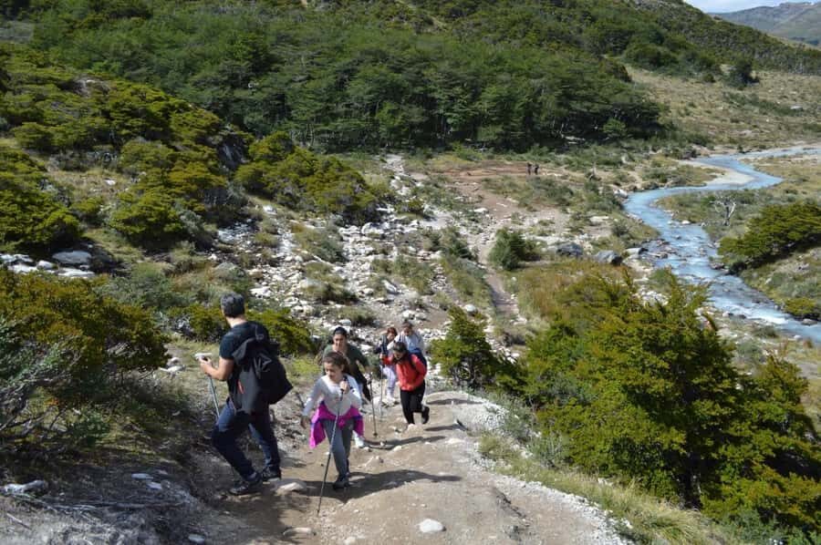 Ushuaia: Laguna Esmeralda Guided Trek with Box Lunch - The hike: 4.5 km, mud, and why you should trust the guide