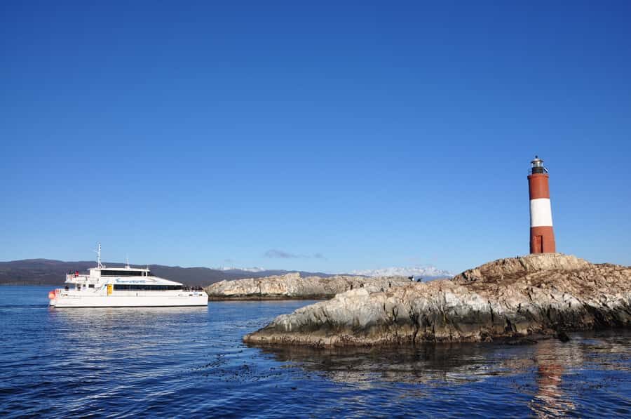 Ushuaia: Penguin Watching Tour by Catamaran - Photo time, photographers, and keeping your focus