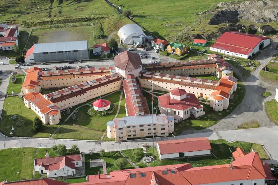 Ushuaia Scenic Flight | 7 minutes - Spotting Ushuaia landmarks from above: port, Government House, museums