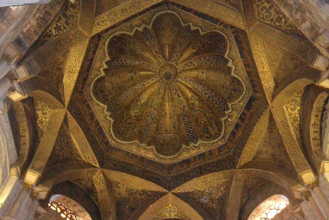 Visit Cathedral Mosque with official guide. Small groups - Key points to know before you go