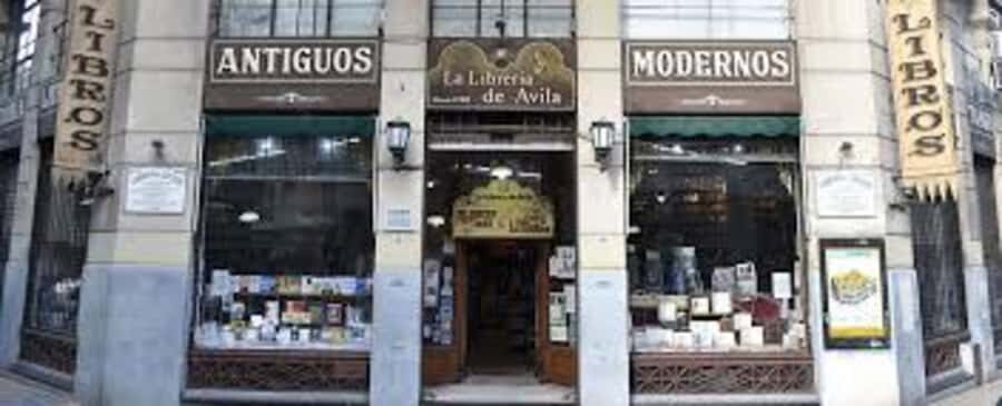 Walking Tour: Buenos Aires bookstores - Meeting at Pirámide de Mayo and Finding Your Guide Fast